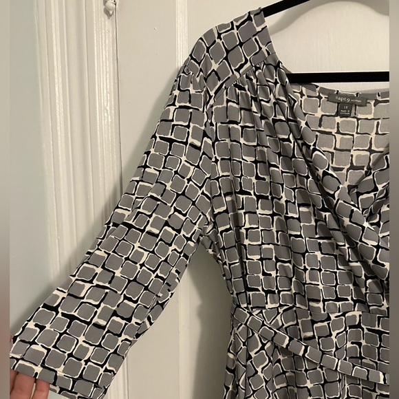 Apt. 9 Patterned Faux Wrap Dress Size 1X - Picture 4 of 5